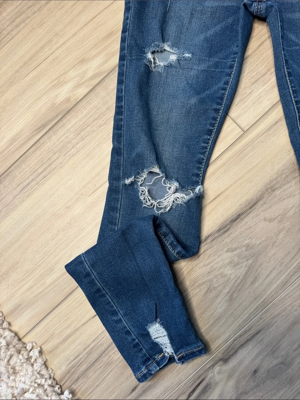 Distressed jeggings